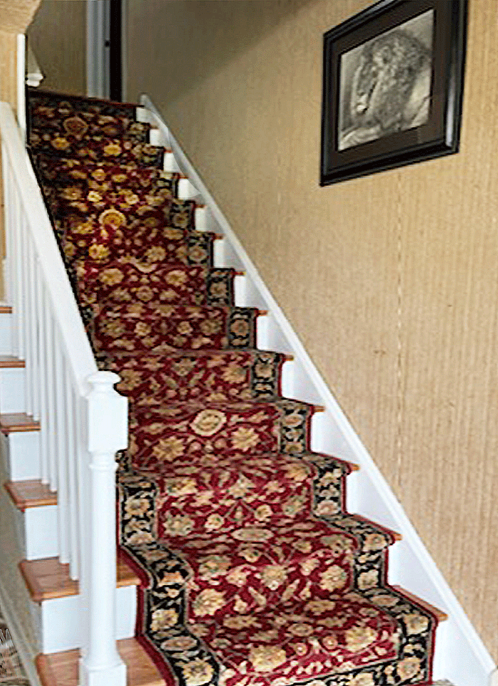 The standard runner width of 2 feet 6 inches conforms perfectly with the standard 36 inch tread (stair) width and required 2 inch leading 
on either side.